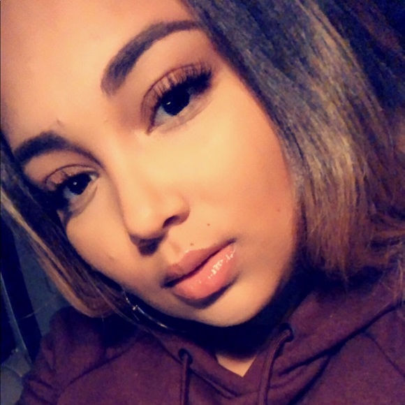 Meet your Posher, Stephanie - Picture 1 of 1